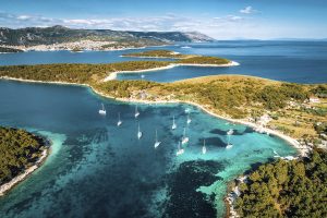 CATAMARANVERHUUR IN KROATIË